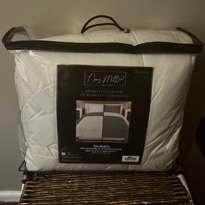 Queen size reversible comforter